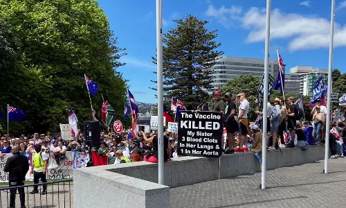 ന്യൂസിലൻഡിൽ കോവിഡ് വാക്‌സിനേഷനെതിരെ പ്രതിഷേധവുമായി ആയിരങ്ങൾ തെരുവിൽ