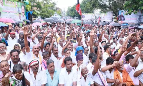 മുല്ലപ്പെരിയാർ ജലനിരപ്പ് ഉയർത്തണമെന്നാവശ്യപ്പെട്ട് തമിഴ്‌നാട്ടിൽ പ്രതിപക്ഷ പാർട്ടികളുടെ പ്രതിഷേധം