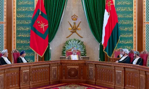 ഒമാനിൽ ഇന്ധന വില സ്ഥിരപ്പെടുത്താൻ സുൽത്താൻ ഹൈതം ബിൻ ത്വാരിഖ് ഉത്തരവിറക്കി