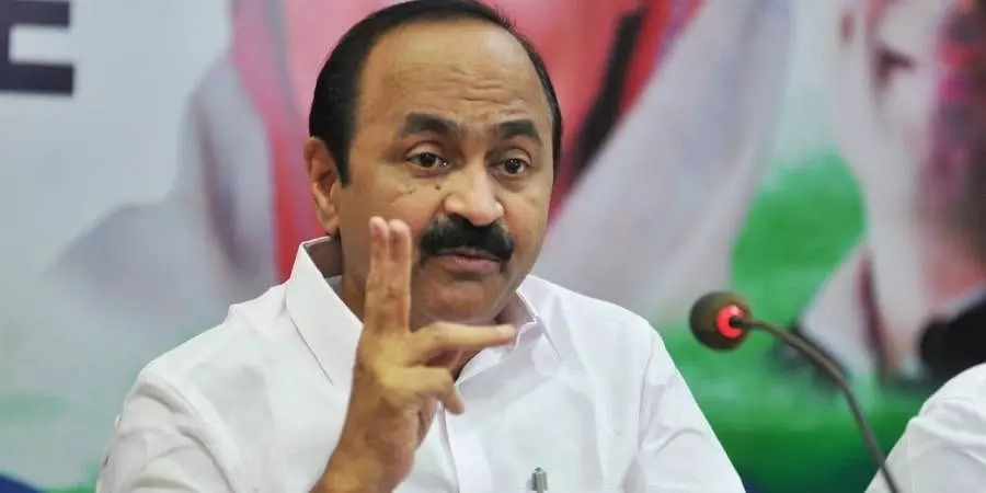 മുല്ലപ്പെരിയാറിലെ മരംമുറി ഉത്തരവിറക്കിയത് മുഖ്യമന്ത്രിയുടെ സമ്മതത്തോടെ: വി.ഡി സതീശന് മുല്ലപ്പെരിയാറിലെ മരംമുറി ഉത്തരവിറക്കിയത് മുഖ്യമന്ത്രിയുടെ സമ്മതത്തോടെ: വി.ഡി സതീശന്