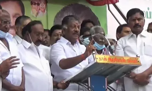 മുല്ലപ്പെരിയാര് ഡാമിന്റെ പൂര്ണ അധികാരം വേണം: തമിഴ്നാട്ടില് പ്രതിപക്ഷ സമരം മുല്ലപ്പെരിയാര് ഡാമിന്റെ പൂര്ണ അധികാരം വേണം: തമിഴ്നാട്ടില് പ്രതിപക്ഷ സമരം