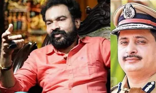 മോൻസൺ മാവുങ്കലും ഐ ജി ലക്ഷ്മണും തമ്മിലുള്ള അടുത്ത ബന്ധത്തിന് കൂടുതൽ തെളിവുകൾ പുറത്ത് മോൻസൺ മാവുങ്കലും ഐ ജി ലക്ഷ്മണും തമ്മിലുള്ള അടുത്ത ബന്ധത്തിന് കൂടുതൽ തെളിവുകൾ പുറത്ത്