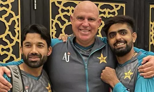 മാത്യു ഹൈഡന് ഖുർആൻ സമ്മാനിച്ച് റിസ്‌വാൻ; മറക്കാനാകാത്ത നിമിഷമെന്ന് ഓസീസ് ഇതിഹാസം