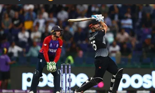 കണക്കു തീർത്ത് കിവികൾ; ഇംഗ്ലണ്ടിനെ തോൽപ്പിച്ച് ന്യൂസിലാൻഡ് ടി20 ലോകകപ്പ് ഫൈനലിൽ