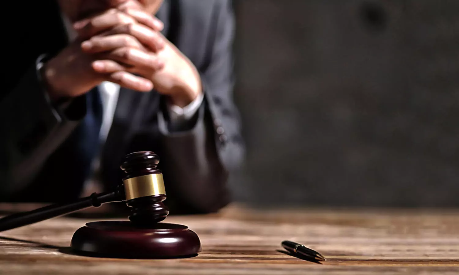 കേസ് തോറ്റാൽ വക്കീലിനെതിരെ കേസ് കൊടുക്കാമോ? സുപ്രീം കോടതിയുടെ വിശദീകരണം ഇങ്ങനെ