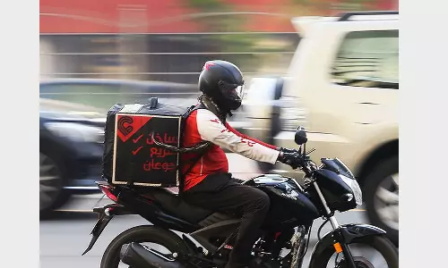 കുവൈത്തിൽ നിരോധനം ലംഘിച്ചു സർവീസ് നടത്തിയ 180 ഡെലിവറി ബൈക്കുകൾ പിടിച്ചെടുത്തു