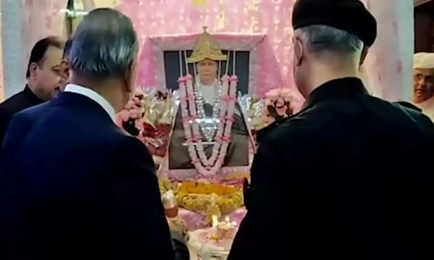 പാകിസ്താനിൽ തകർക്കപ്പെട്ട ഹിന്ദു ക്ഷേത്രം പുനർനിർമിച്ചു; ഉദ്ഘാടകനായി ചീഫ് ജസ്റ്റിസ് പാകിസ്താനിൽ തകർക്കപ്പെട്ട ഹിന്ദു ക്ഷേത്രം പുനർനിർമിച്ചു; ഉദ്ഘാടകനായി ചീഫ് ജസ്റ്റിസ്