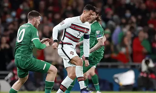 ചുവപ്പുകാർഡ് കണ്ട് പെപെ, പോർച്ചുഗലിനെ തളച്ച് അയർലൻഡ് ചുവപ്പുകാർഡ് കണ്ട് പെപെ, പോർച്ചുഗലിനെ തളച്ച് അയർലൻഡ്