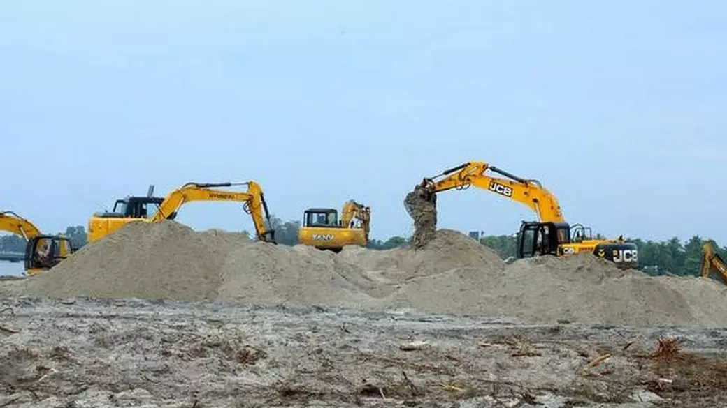 തോട്ടപ്പള്ളിയിലെ കരിമണൽ ഖനനം: അന്വേഷണത്തിന് ഉത്തരവിട്ട് ലോകായുക്ത, സമരം ശക്തമാക്കുമെന്ന് ഖനന വിരുദ്ധ ഏകോപനസമിതി തോട്ടപ്പള്ളിയിലെ കരിമണൽ ഖനനം: അന്വേഷണത്തിന് ഉത്തരവിട്ട് ലോകായുക്ത, സമരം ശക്തമാക്കുമെന്ന് ഖനന വിരുദ്ധ ഏകോപനസമിതി