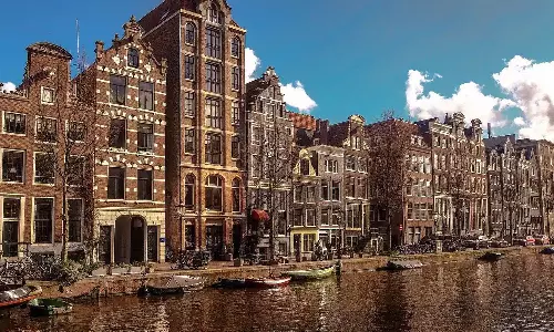 കോവിഡ് കേസുകൾ ഉയരുന്നു; നെതർലാൻഡ്സിൽ ലോക്ഡൗൺ പ്രഖ്യാപിച്ചു