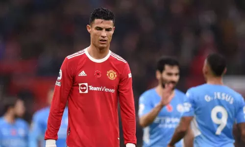 ക്രിസ്റ്റ്യാനോയെ ബാഴ്‌സയിൽ എത്തിക്കണം; ആ ഭ്രാന്തൻ തീരുമാനം എടുക്കാനുള്ള സമയമായിരിക്കുന്നു