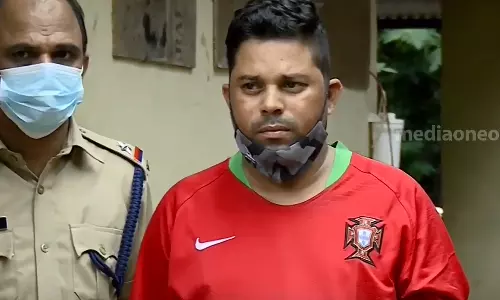 കരസേനയിൽ ജോലി വാഗ്ദാനം ചെയ്ത് പണം തട്ടിയ മുൻ സൈനികൻ പിടിയിൽ കരസേനയിൽ ജോലി വാഗ്ദാനം ചെയ്ത് പണം തട്ടിയ മുൻ സൈനികൻ പിടിയിൽ