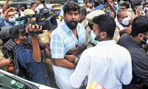 മാസ്‌ക് ധരിച്ചില്ല; ജോജു ജോർജിനെതിരെ കേസ്