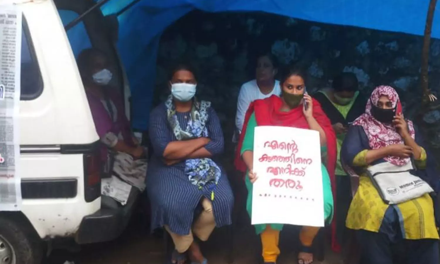 ദത്ത് വിവാദം; ശിശുദിനത്തിൽ വേറിട്ട പ്രതിഷേധവുമായി അനുപമ