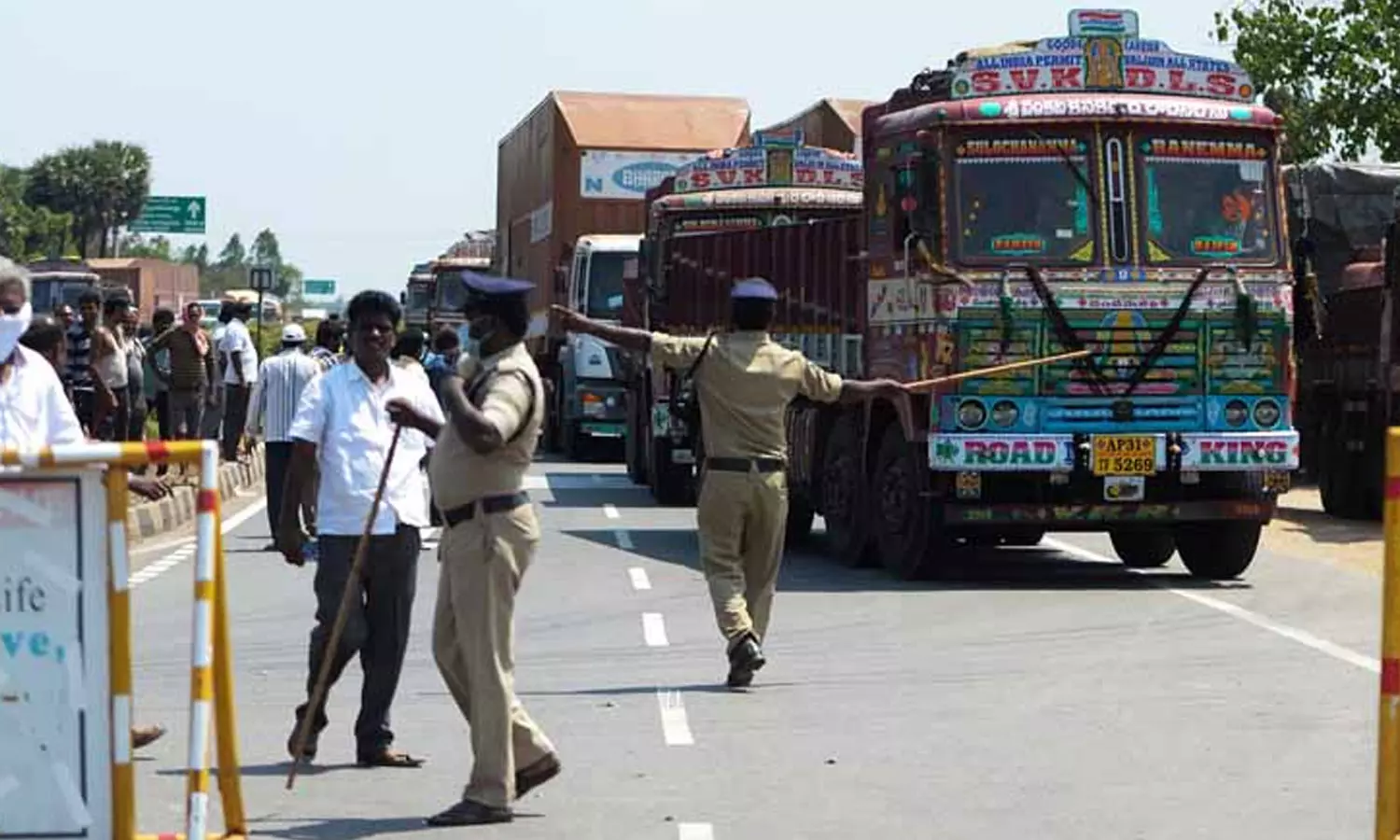 ബാരിക്കേഡുകൾ പൂർണമായി മാറ്റി, അന്തർ സംസ്ഥാന യാത്രയ്ക്കുള്ള നിയന്ത്രണങ്ങളിൽ ഇളവു നൽകി തമിഴ്നാട്