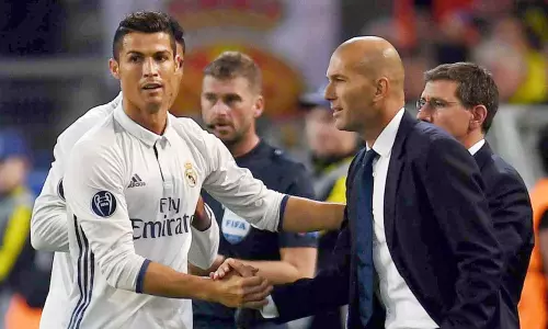 സിദാനെ കോച്ചായി എത്തിക്കാൻ മാഞ്ചസ്റ്റർ യുണൈറ്റഡ് പ്ലാൻ; പിന്നിൽ ക്രിസ്റ്റ്യാനോ