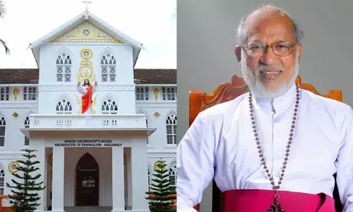 സിറോ മലബാർ സഭയിലെ കുർബാന എകീകരണം; സഭാ ആസ്ഥാനത്തേയ്ക്ക് വിശ്വാസികളുടെ മാർച്ച്