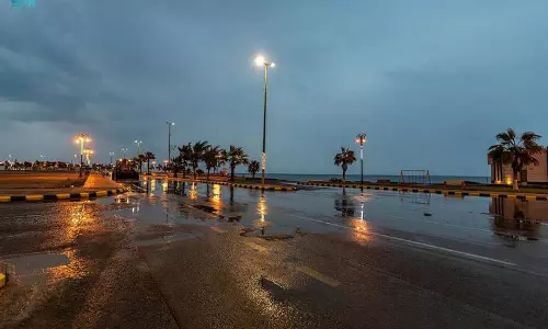 മക്കയിലും കനത്ത മഴയും കാറ്റും; മഴ നനഞ്ഞ് കർമ്മങ്ങൾ ചെയ്ത് തീർഥാടകർ