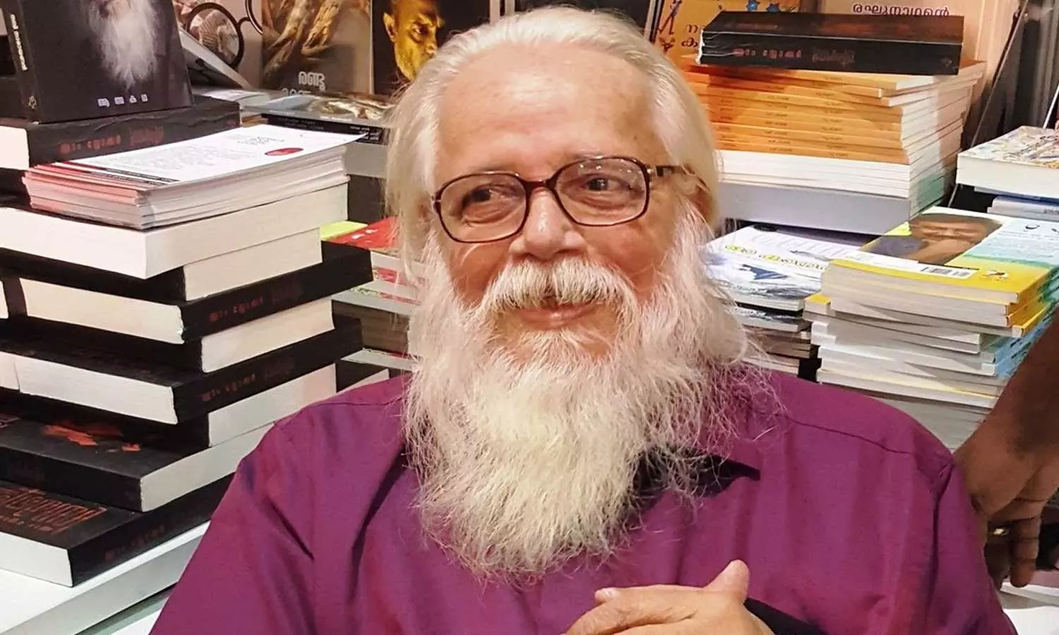 ഐഎസ്ആർഒ ചാരക്കേസിലെ അന്വേഷണ ഉദ്യോഗസ്ഥരുമായി ഭൂമിയിടപാട്; നമ്പി നാരായണനെതിരെയുള്ള ഹരജി തള്ളി ഐഎസ്ആർഒ ചാരക്കേസിലെ അന്വേഷണ ഉദ്യോഗസ്ഥരുമായി ഭൂമിയിടപാട്; നമ്പി നാരായണനെതിരെയുള്ള ഹരജി തള്ളി