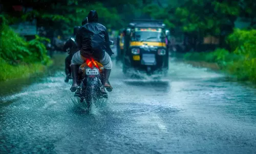 സംസ്ഥാനത്ത് പലയിടത്തും കനത്ത മഴ; എട്ടു ജില്ലകളിൽ യെല്ലോ അലർട്ട്