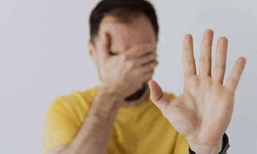 വിവാഹമോചനം ആവശ്യപ്പെട്ട്  നവവരനെ ഭാര്യയുടെ ബന്ധുക്കൾ മർദിച്ചതായി പരാതി