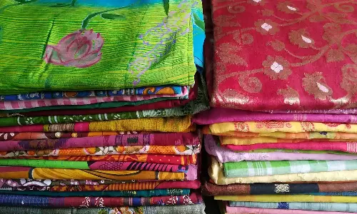 കുപ്പായ തട്ടിപ്പിന്റെ റൂട്ട് മാപ്പ്; പഴയ വസ്ത്രങ്ങൾ വീണ്ടും വിൽപനക്ക് കുപ്പായ തട്ടിപ്പിന്റെ റൂട്ട് മാപ്പ്; പഴയ വസ്ത്രങ്ങൾ വീണ്ടും വിൽപനക്ക്