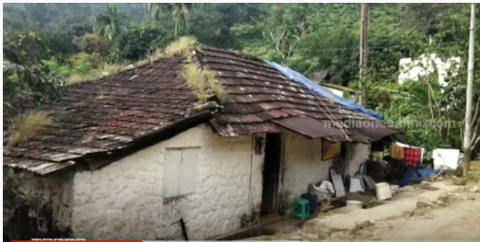 മഴ പെയ്താല്‍ ചോര്‍ന്നൊലിക്കും, വെള്ളം പിടിക്കാന്‍ പാത്രങ്ങള്‍ വയ്ക്കണം; ദുരവസ്ഥയില്‍ ഒരു റേഷന്‍കട