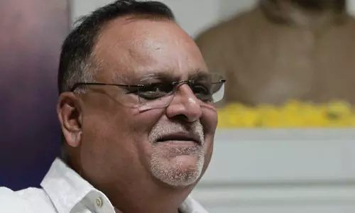 പാർട്ടി പിളരില്ല, വിമതരുടെ ആവശ്യങ്ങൾ ഇപ്പോൾ അംഗീകരിക്കാൻ ആവില്ല; ശ്രേയാംസ് കുമാർ