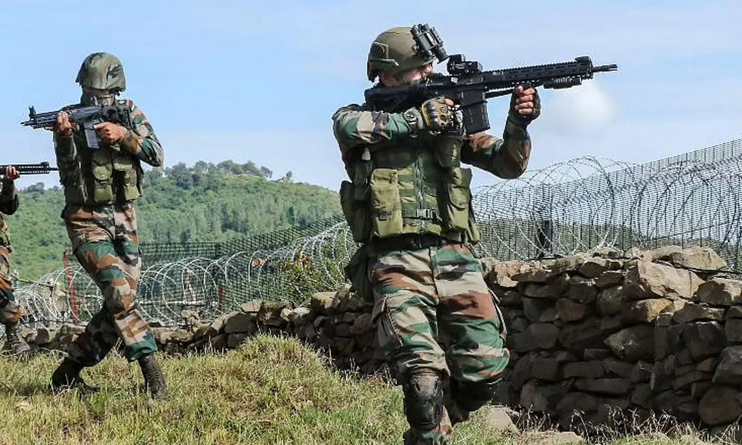 കശ്മീരിൽ സുരക്ഷാസേന നാലുഭീകരരെ വധിച്ചു; ഏറ്റുമുട്ടൽ തുടരുന്നു