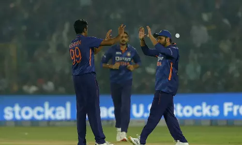 അവസാന ഓവറുകളിൽ മിന്നും പ്രകടനവുമായി ബൗളർമാർ; ഇന്ത്യക്കെതിരെ ന്യൂസിലൻഡിന് ഭേദപ്പെട്ട സ്‌കോർ