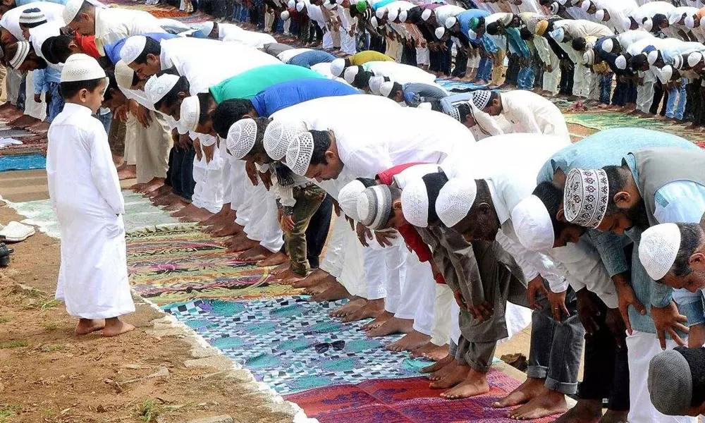 ഗുഡ്ഗാവിൽ ജുമുഅ നമസ്കാരത്തിനായി ഗുരുദ്വാരകൾ വിട്ടുനൽകി സിഖ് സമൂഹം ഗുഡ്ഗാവിൽ ജുമുഅ നമസ്കാരത്തിനായി ഗുരുദ്വാരകൾ വിട്ടുനൽകി സിഖ് സമൂഹം