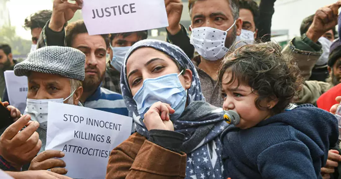 ശ്രീനഗറിൽ സുരക്ഷസേന വധിച്ച പ്രദേശവാസികളുടെ മൃതദേഹം വിട്ടുനൽകാത്തതിൽ പ്രതിഷേധം ശ്രീനഗറിൽ സുരക്ഷസേന വധിച്ച പ്രദേശവാസികളുടെ മൃതദേഹം വിട്ടുനൽകാത്തതിൽ പ്രതിഷേധം