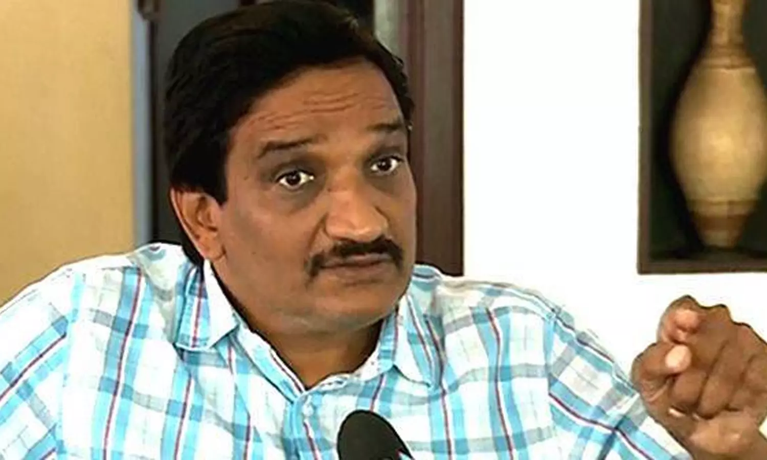 മോഹൻലാൽ മണ്ടൻ, അയാൾ മലയാളം സിനിമാ ഇൻഡസ്ട്രിയെ തന്നെ നശിപ്പിക്കുമായിരുന്നു-ഡോ. ഫസൽ ഗഫൂർ