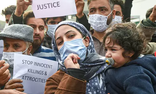 ശ്രീനഗറിൽ സുരക്ഷസേന വധിച്ച പ്രദേശവാസികളുടെ മൃതദേഹം വിട്ടുനൽകാത്തതിൽ പ്രതിഷേധം