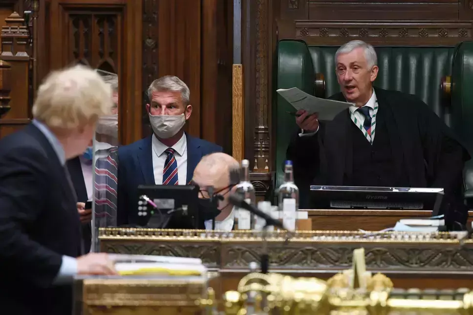 പ്രതിപക്ഷ നേതാവിന്റെ പ്രസംഗം തടസ്സപ്പെടുത്തിയ പ്രധാനമന്ത്രി ബോറിസ് ജോൺസണെ ഇരുത്തി സ്പീക്കർ