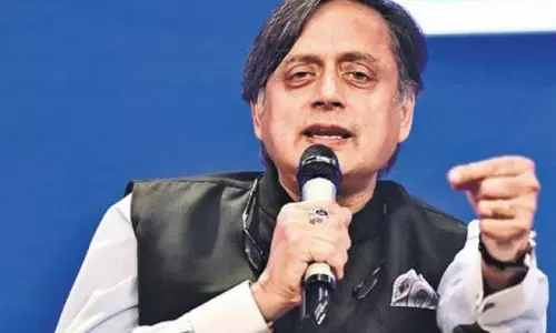 ബ്രിട്ടീഷ് ഫുട്‌ബോൾ തെമ്മാടിക്കൂട്ടത്തിനു സമാനമാണ് ഹിന്ദുത്വയെന്ന് ശശി തരൂർ