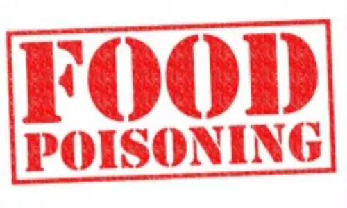 ട്രെയിൻ യാത്രക്കിടെ ഭക്ഷ്യ വിഷബാധ; 20 പേർ ആശുപത്രിയിൽ ട്രെയിൻ യാത്രക്കിടെ ഭക്ഷ്യ വിഷബാധ; 20 പേർ ആശുപത്രിയിൽ