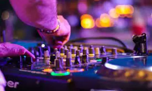 മോഡലുകളുടെ അപകടമരണം; ഡിജെ പാർട്ടി നടന്ന ഹോട്ടലിൽ ലഹരി വിതരണം നടന്നോയെന്ന് പരിശോധിക്കും