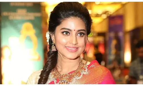 26 ലക്ഷം തട്ടിയെടുത്തു, വ്യവസായികള്‍ക്ക് എതിരെ നടി സ്നേഹയുടെ പരാതി