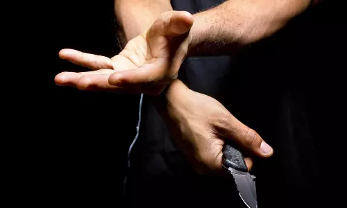 നെടുമങ്ങാട്  യുവാവിനെ കുത്തിപ്പരിക്കേല്‍പ്പിച്ച് കവർച്ച