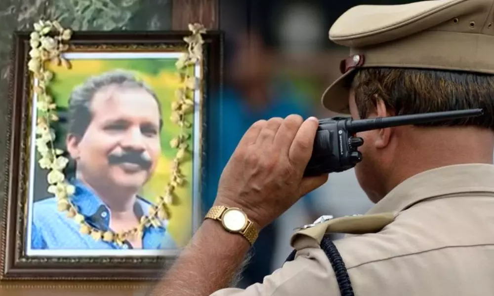 ബ്ലേഡ് മാഫിയയുടെ ഭീഷണിയില് പെയിന്റിങ് തൊഴിലാളി ആത്മഹത്യ ചെയ്ത സംഭവം: പൊലീസ് അന്വേഷണം ഊർജിതമാക്കി ബ്ലേഡ് മാഫിയയുടെ ഭീഷണിയില് പെയിന്റിങ് തൊഴിലാളി ആത്മഹത്യ ചെയ്ത സംഭവം: പൊലീസ് അന്വേഷണം ഊർജിതമാക്കി