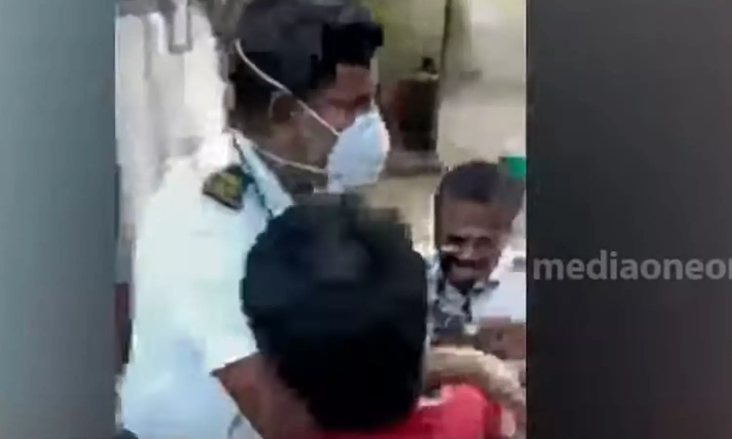 രോഗിയുടെ കൂട്ടിരുപ്പുകാരനെ മർദിച്ച സംഭവം; രണ്ട് ജീവനക്കാർ അറസ്റ്റിൽ