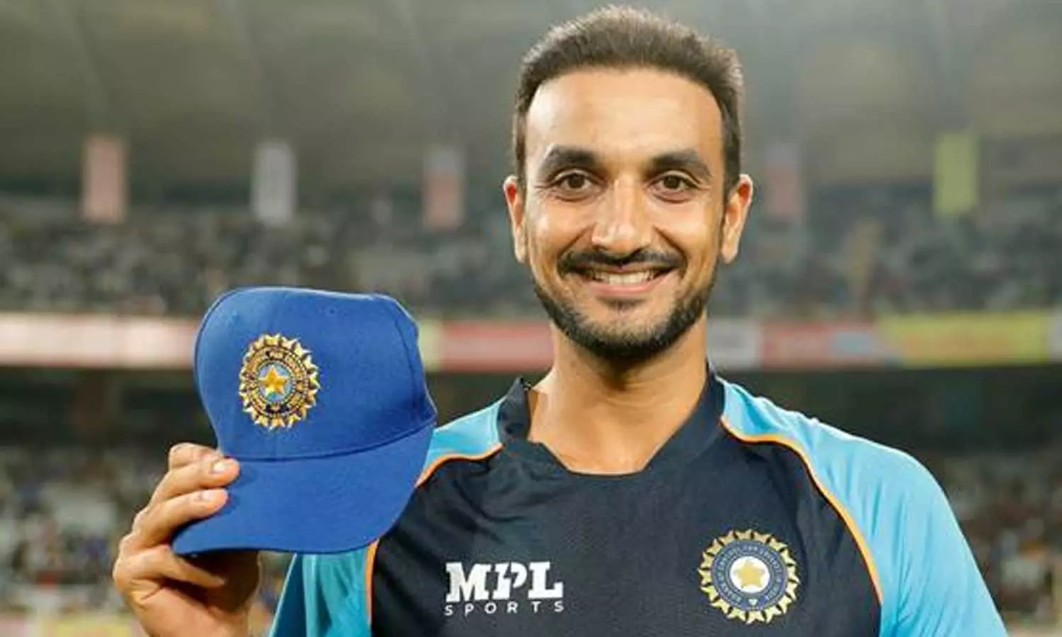 അരങ്ങേറ്റ മത്സരത്തിൽ തന്നെ കളിയിലെ താരം; ഹർഷൽ പട്ടേൽ ബൗളിങ് നിരയിൽ പുതിയ പ്രതീക്ഷ