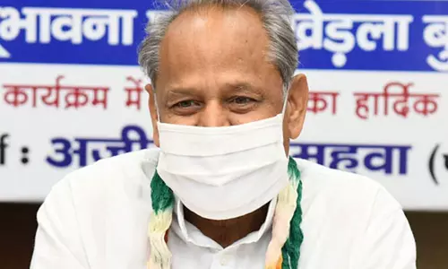 ഗെഹ്ലോട്ട് മന്ത്രിസഭയിലെ എല്ലാ മന്ത്രിമാരും രാജിവെച്ചു; രാജസ്ഥാൻ മന്ത്രിസഭാ പുനസ്സംഘടനാ നാളെ ഗെഹ്ലോട്ട് മന്ത്രിസഭയിലെ എല്ലാ മന്ത്രിമാരും രാജിവെച്ചു; രാജസ്ഥാൻ മന്ത്രിസഭാ പുനസ്സംഘടനാ നാളെ