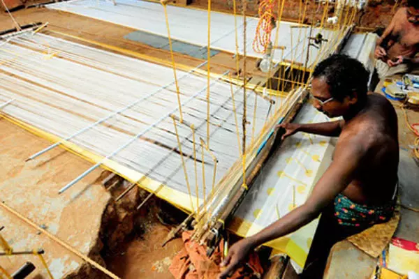 കൈത്തറി മേഖലയുടെ വികസനത്തിന് കേന്ദ്ര സര്ക്കാര് നല്കിയ തുക സംസ്ഥാനം പൂര്ണമായും വിനിയോഗിച്ചില്ല കൈത്തറി മേഖലയുടെ വികസനത്തിന് കേന്ദ്ര സര്ക്കാര് നല്കിയ തുക സംസ്ഥാനം പൂര്ണമായും വിനിയോഗിച്ചില്ല