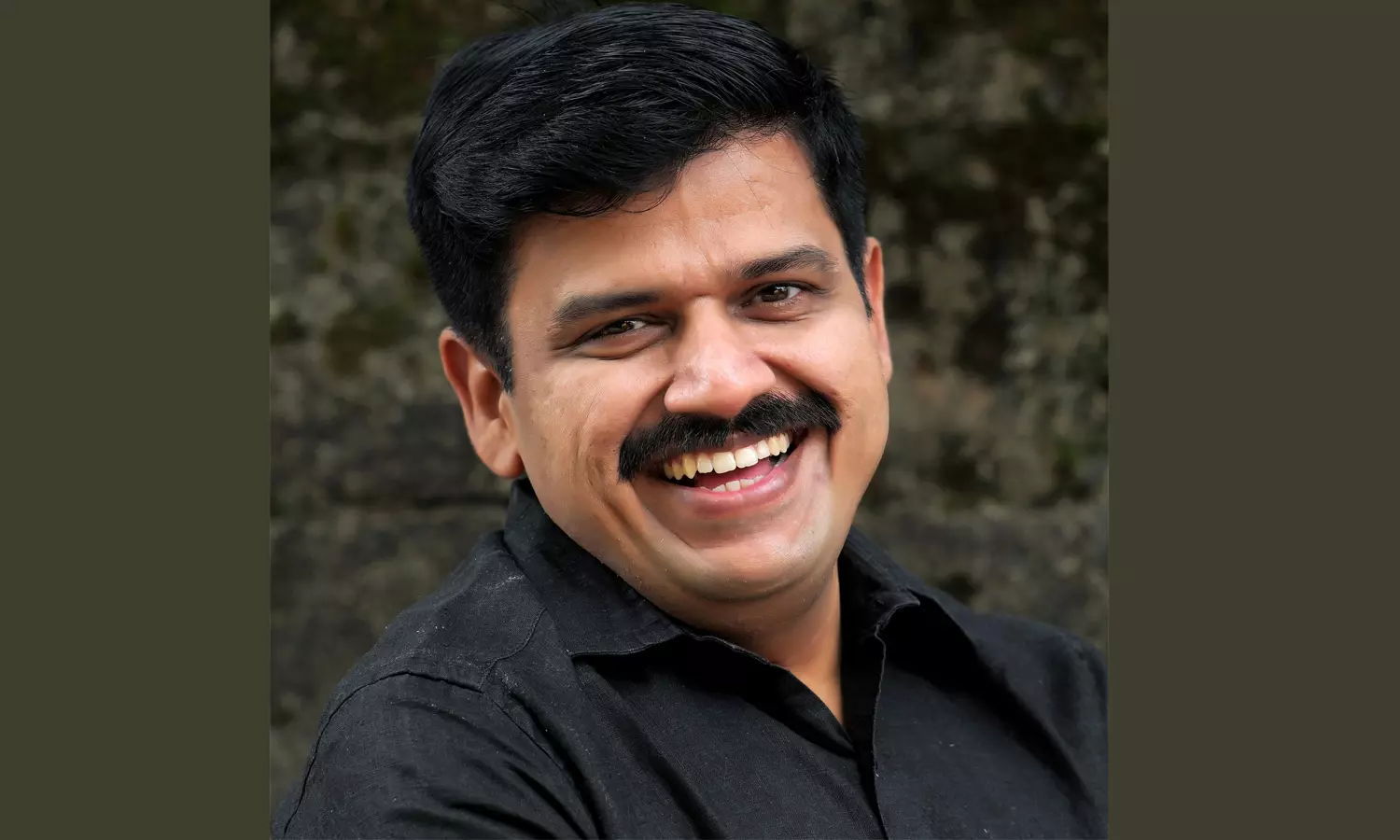 ഹലാൽ വിവാദത്തിൽ പാർട്ടിക്കൊപ്പം; പോസ്റ്റ് മുക്കി സന്ദീപ് വാര്യർ