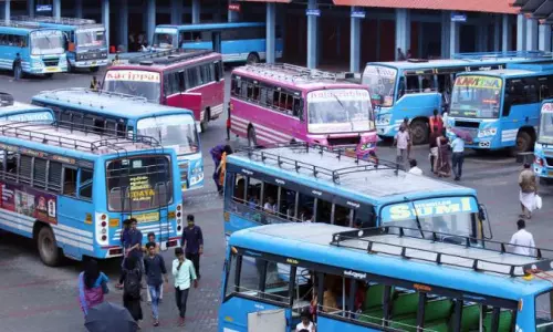 വിദ്യാർഥികളുടെ യാത്രാ നിരക്ക് വർധിപ്പിക്കണമെന്ന ആവശ്യത്തിലുറച്ച് ബസ് ഉടമകൾ