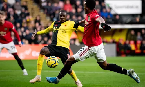 ഇഞ്ചുറി ടൈമില് വഴങ്ങിയത് രണ്ട് ഗോള്; യുണൈറ്റഡിന് വീണ്ടും നാണം കെട്ട തോല്വി ഇഞ്ചുറി ടൈമില് വഴങ്ങിയത് രണ്ട് ഗോള്; യുണൈറ്റഡിന് വീണ്ടും നാണം കെട്ട തോല്വി