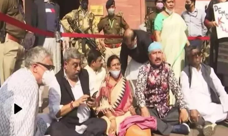 അമിത് ഷായുടെ ഓഫീസിന് മുന്‍പില്‍ തൃണമൂല്‍ എംപിമാരുടെ ധര്‍ണ