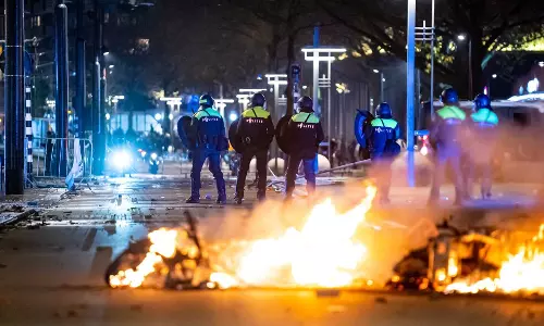 ലോക്ഡൗണിനെതിരെ യൂറോപ്പില് വ്യാപക പ്രതിഷേധം; നെതര്ലാന്ഡ്സില് അക്രമം ലോക്ഡൗണിനെതിരെ യൂറോപ്പില് വ്യാപക പ്രതിഷേധം; നെതര്ലാന്ഡ്സില് അക്രമം